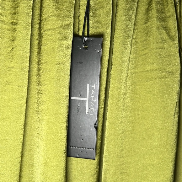 Tahari Elegant Olive Green Women's Skirt NWT - Picture 5 of 11